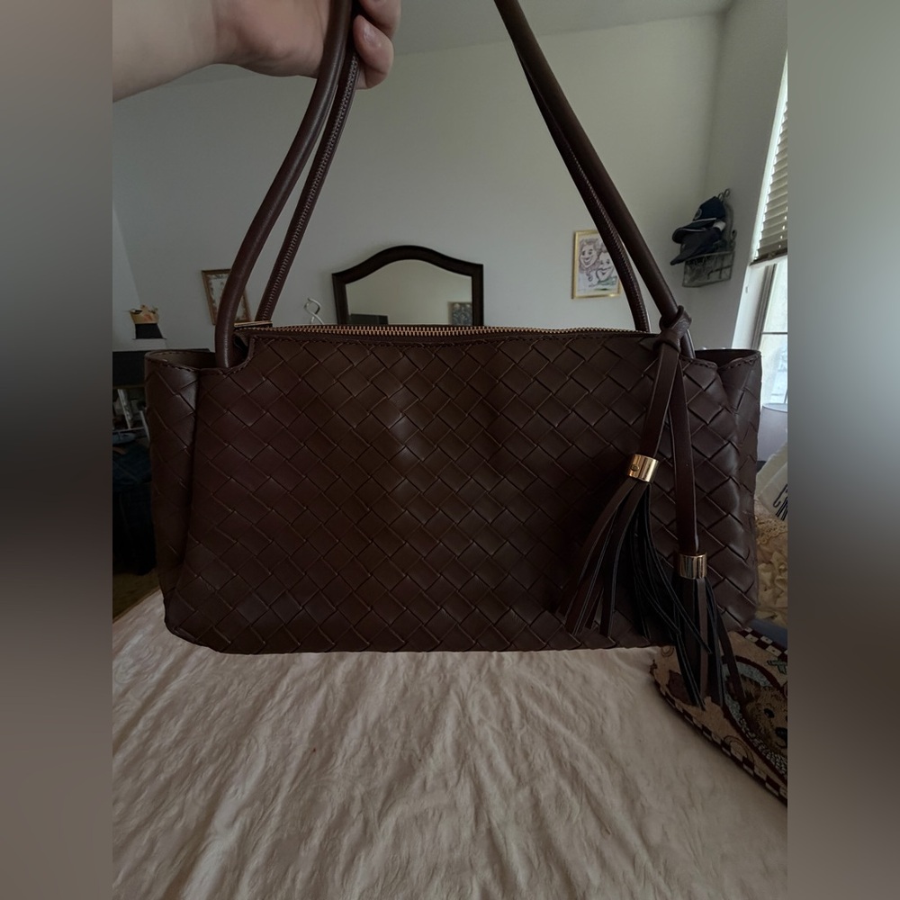 Woven Brown Zip Tote Shoulder Bag w/ Tassel & Removable Strap – New Without Tags